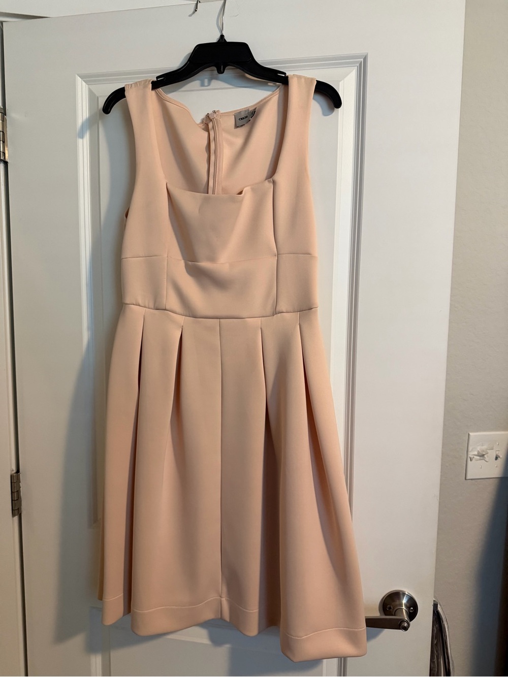 Elegant Sleeveless Pleated A-Line Dress in Blush
